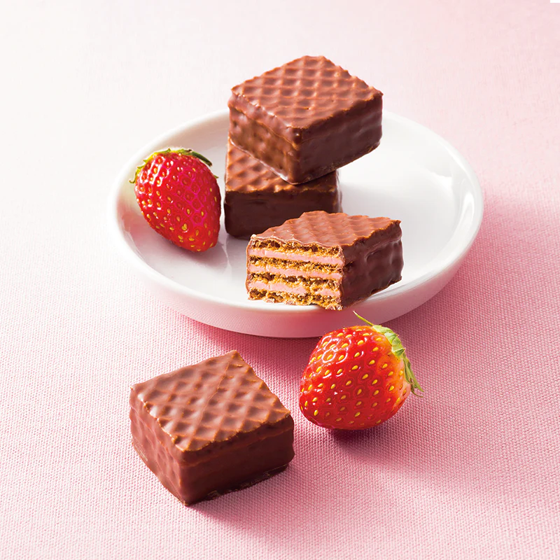 Royce Chocolate Wafers Strawberry Cream 12pcs
